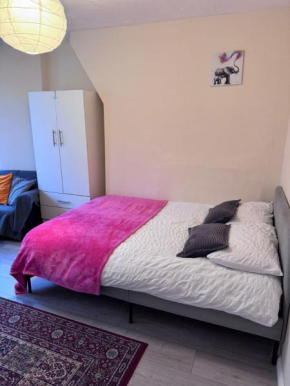 peaceful rooms in old street